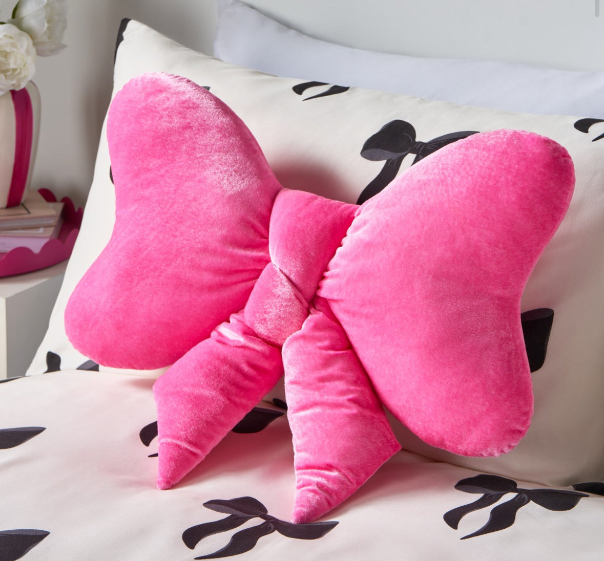 Bow shaped cushion