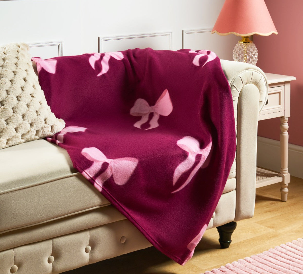 Bow fleece throw