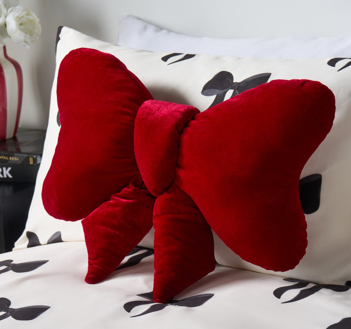 Bow shaped cushion